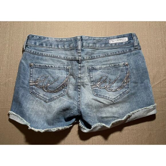 Express Jeans Women’s Size 8 Denim Shorts Sequin Embroidered Diamond Light Wash - Picture 5 of 5